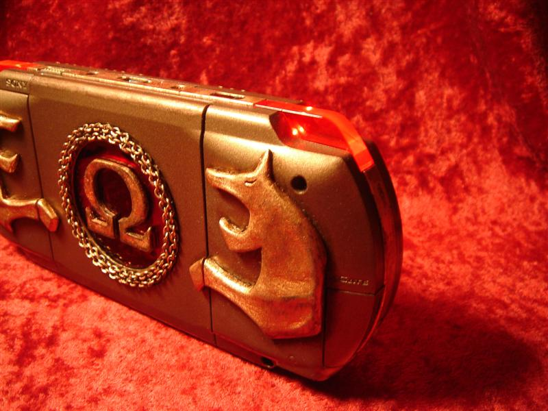 Illustration for article titled Sony PSP God of War Mod Looks Bloodthirstily Fantastic